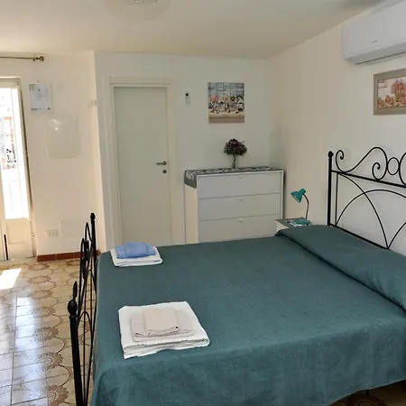 Casetta Achille ايسكيا